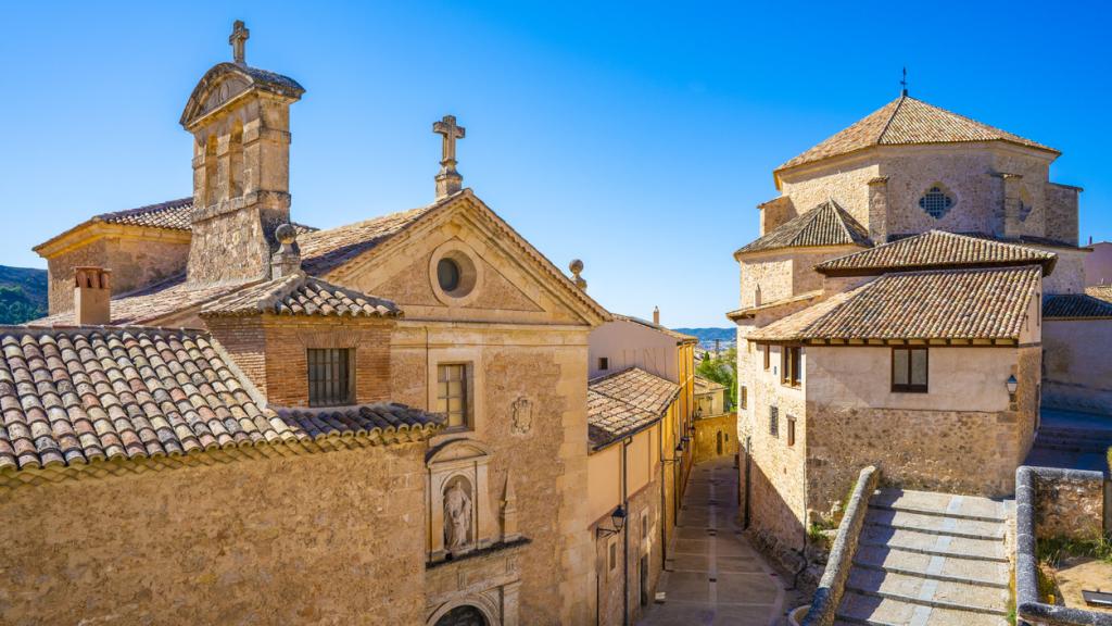 Imagen de la ciudad que ofrece casa gratis y trabajo.