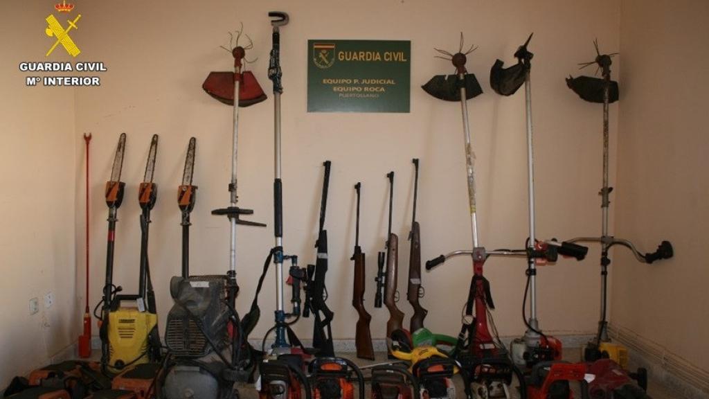 Parte de la maquinaria agrícola recuperada por la Guardia Civil.