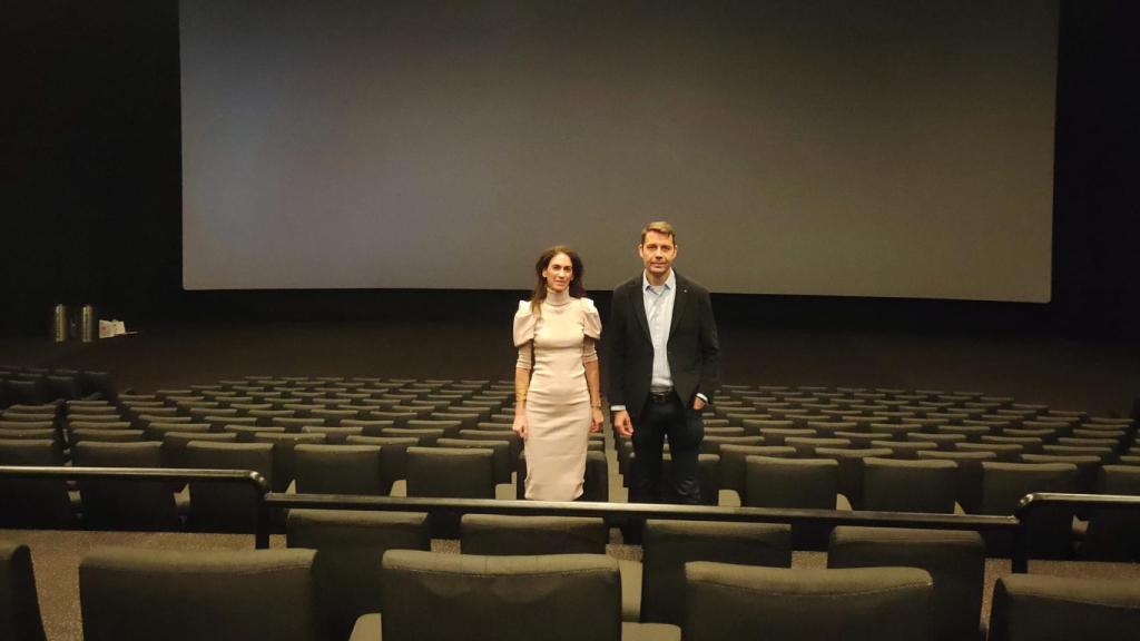 Dave Quick, country manager operations de Kinépolis en España, junto a Isabel Castillo, country manager de Box Office España.