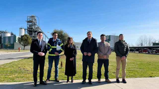 Visita del alcalde de Salamanca a la planta de bioetanol de Babilafuente