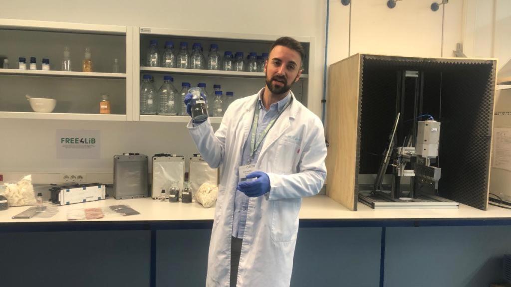 Imagen del laboratorio de química de Cartif en el que se lleva a cabo el proceso de recuperación de materias primas en baterías.