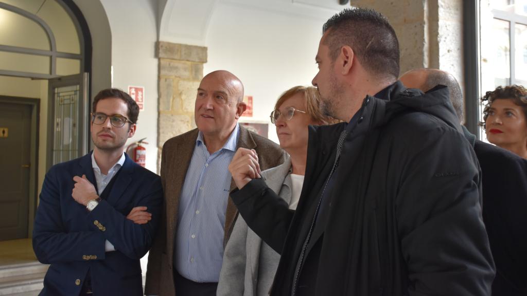 El alcalde de Valladolid, Jesús Julio Carnero, en la inauguración de la exposición fotográfica ‘Las personas con discapacidad en la vida cotidiana’