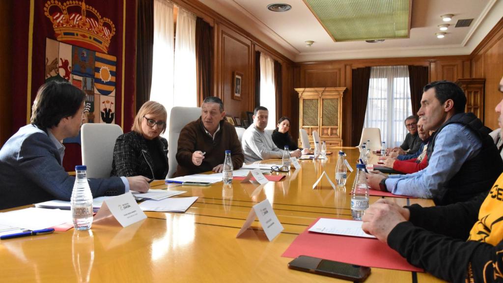 Comisión de seguimiento del Plan de Sistemas de Depuración de aguas residuales urbanas en municipios de menos de 500 habitantes con Leticia García y Javier Faúndez