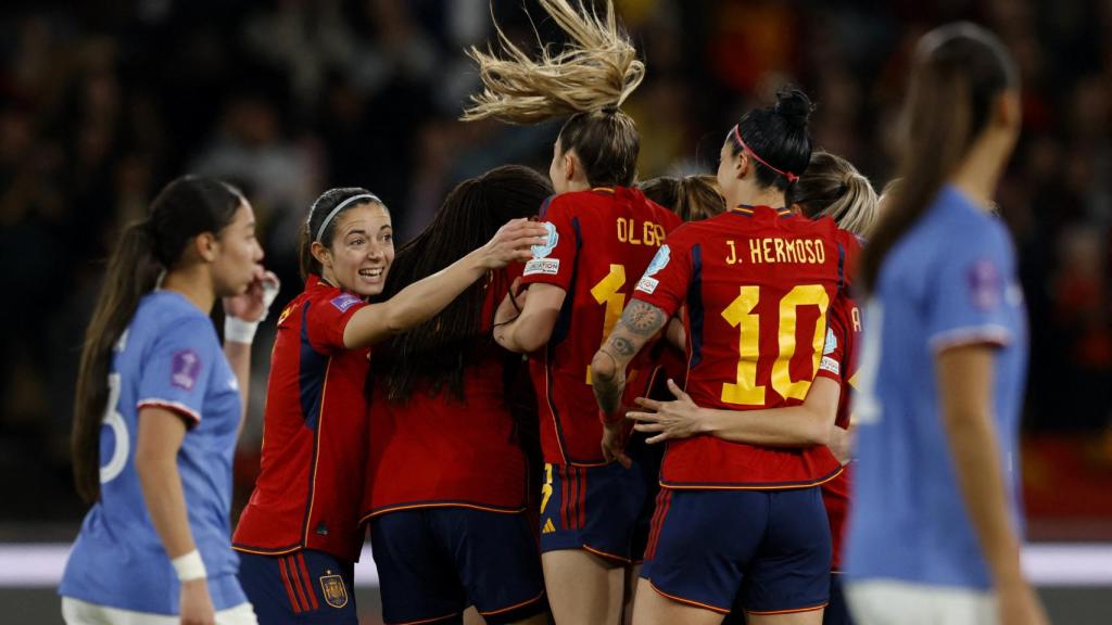 España celebra el gol de Caldentey ante Francia.