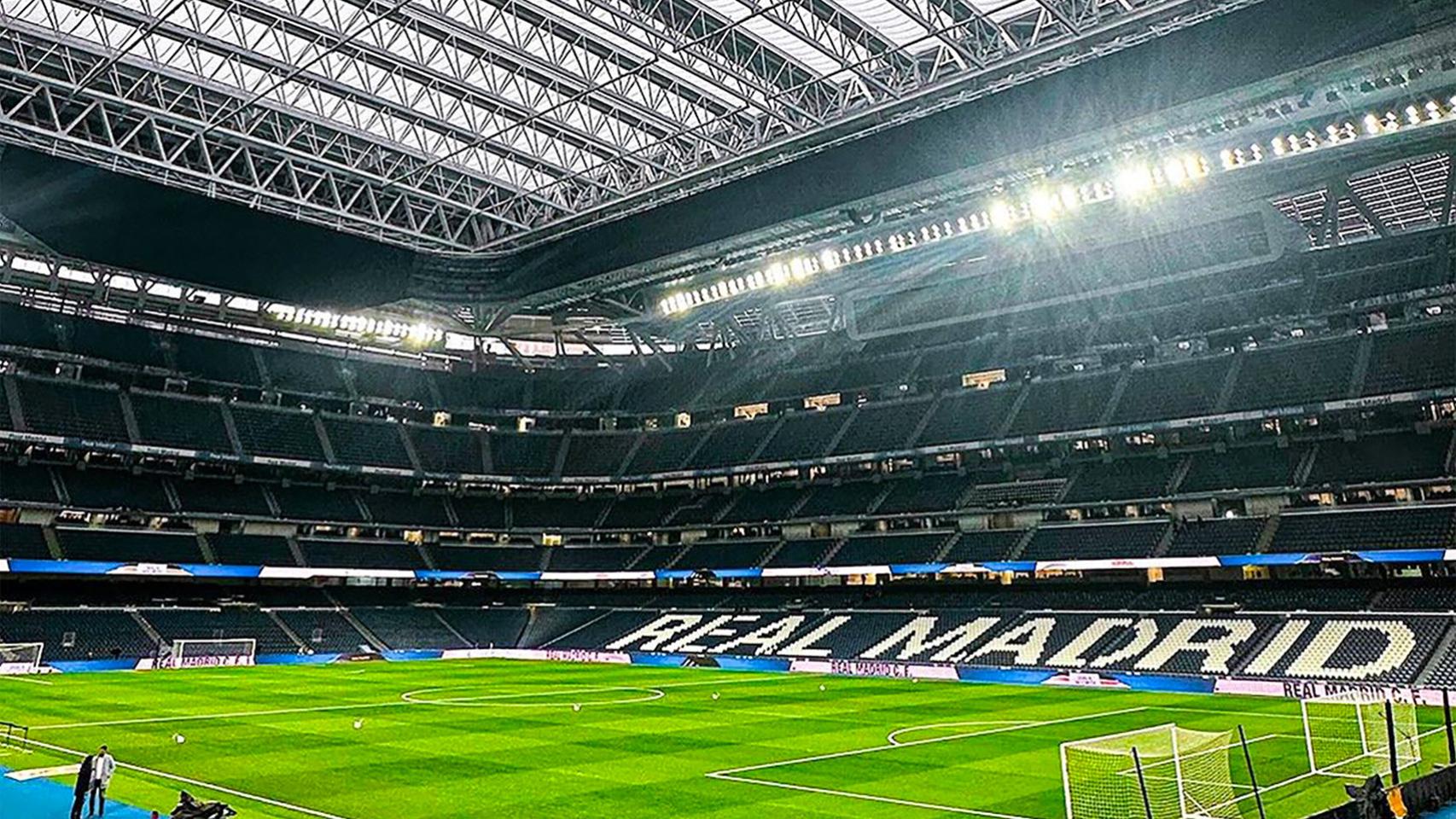El Estadio Santiago Bernabéu, antes de un partido del Real Madrid, es el lugar elegido.