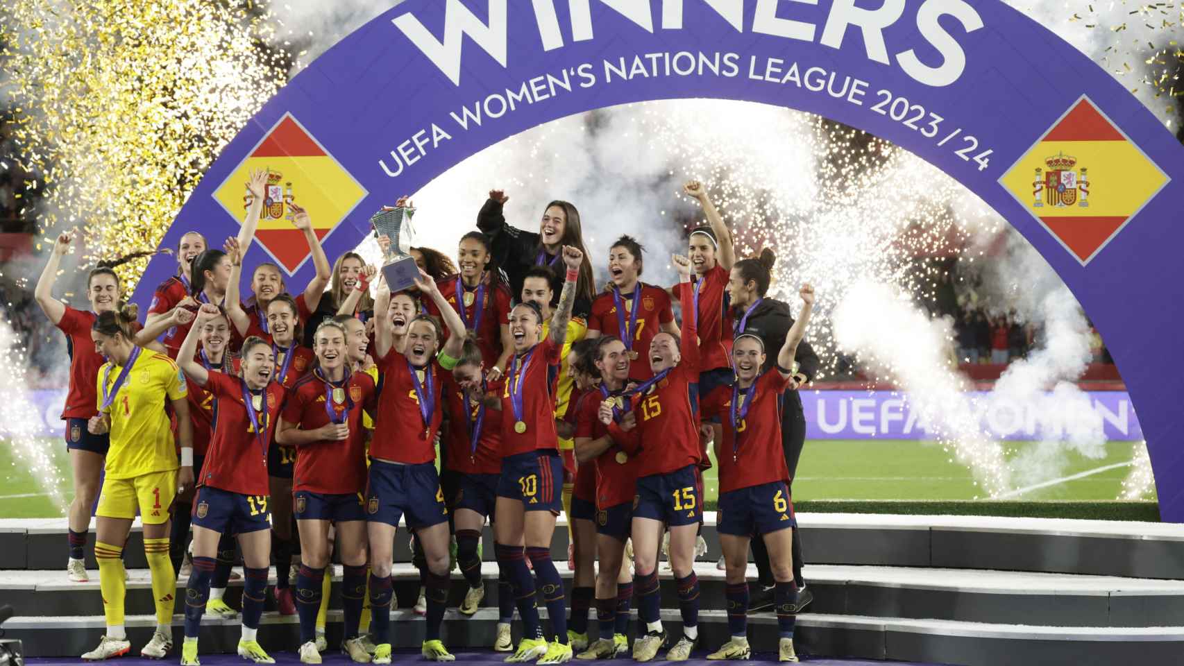 La Selección española celebra el título de campeonas de la Nations League.