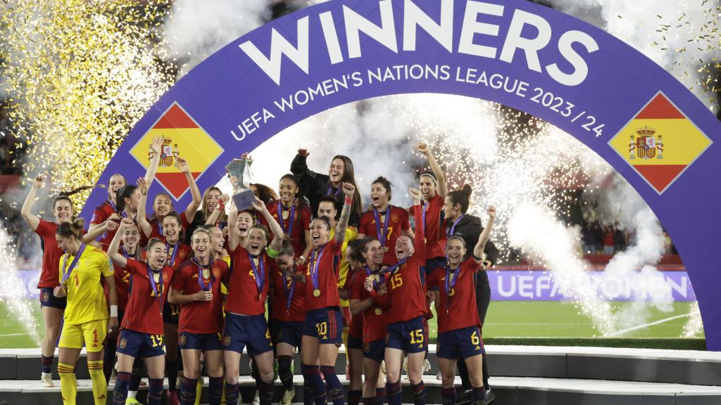 La Selección española celebra el título de campeonas de la Nations League.