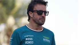 Fernando Alonso, con los colores de Aston Martin.