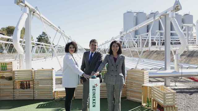 Inauguración de la planta termosolar de Heineken en Quart de Poblet con tecnología punta para elaborar cervezas con energía 100% renovable.