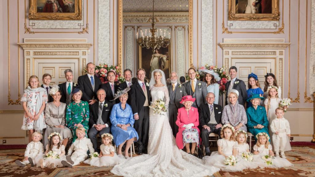 La pareja y la Familia Real británica el día de su boda en 2019.