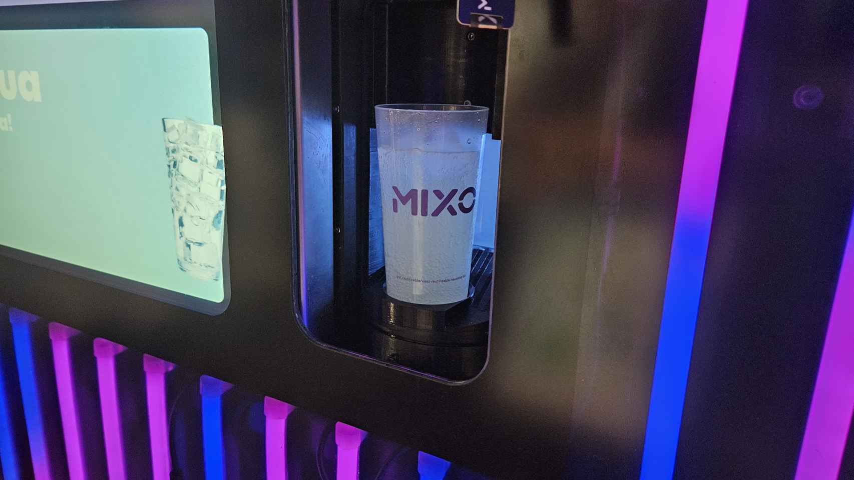 Mixo, máquina que prepara bebidas