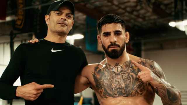El preparador físico Aldo Martínez, junto a Ilia Topuria, campeón mundial del peso pluma de la UFC.