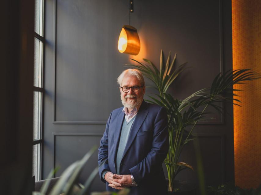 Michael Reid posa en una de las salas del Hotel Catalonia de Gran Vía.