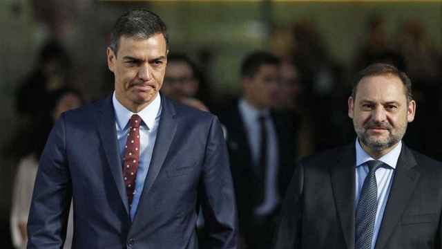 El presidente Sánchez y José Luis Ábalos, en una imagen cuando el hoy diputado era ministro.