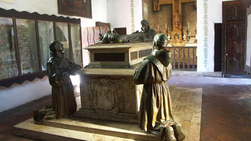 Tumba de fray Junípero en San Carlos Borromeo de Carmelo.