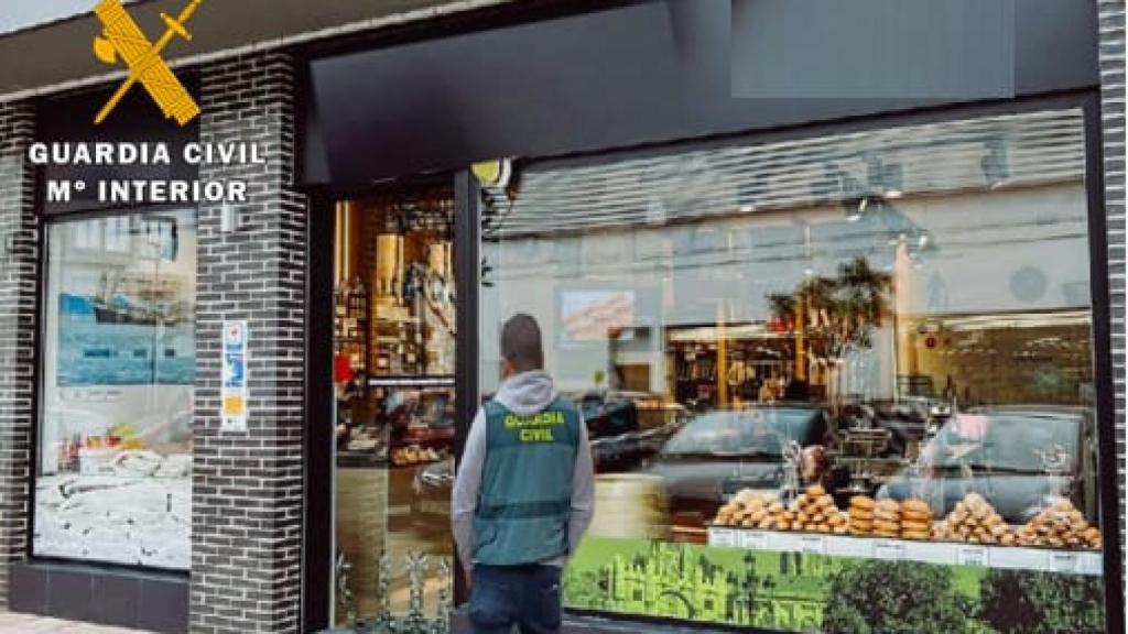 La Guardia Civil en un establecimiento de hostelería