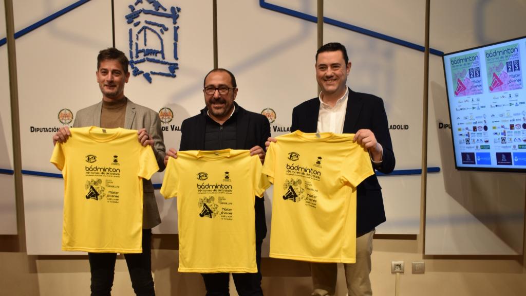 El concejal de Deportes del Ayuntamiento de Tordesillas, Jesús Carro; el alcalde Miguel Ángel Oliveira; y el diputado provincial, Francisco Javier González Vega