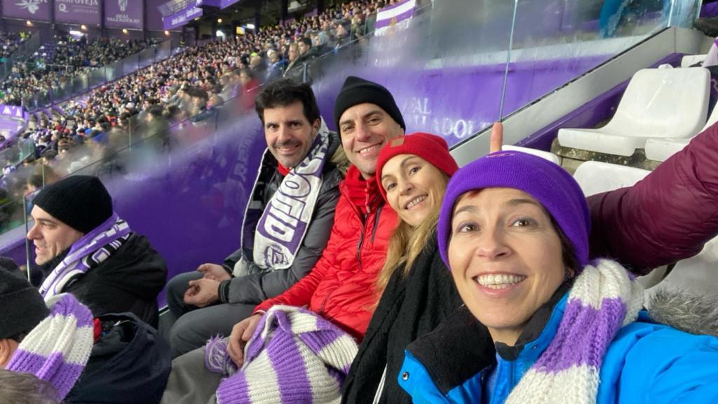 Angélica en primer plano junto a sus familiares y amigos en Zorrilla