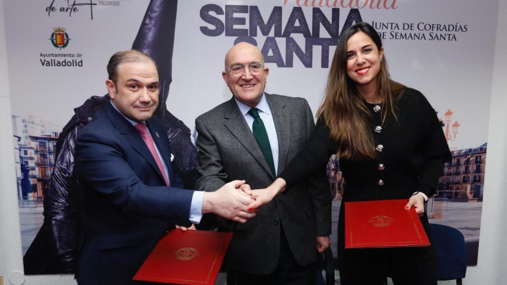 De izquierda a derecha: Miguel Vegas, Jesús Julio Carnero y Blanca Jiménez