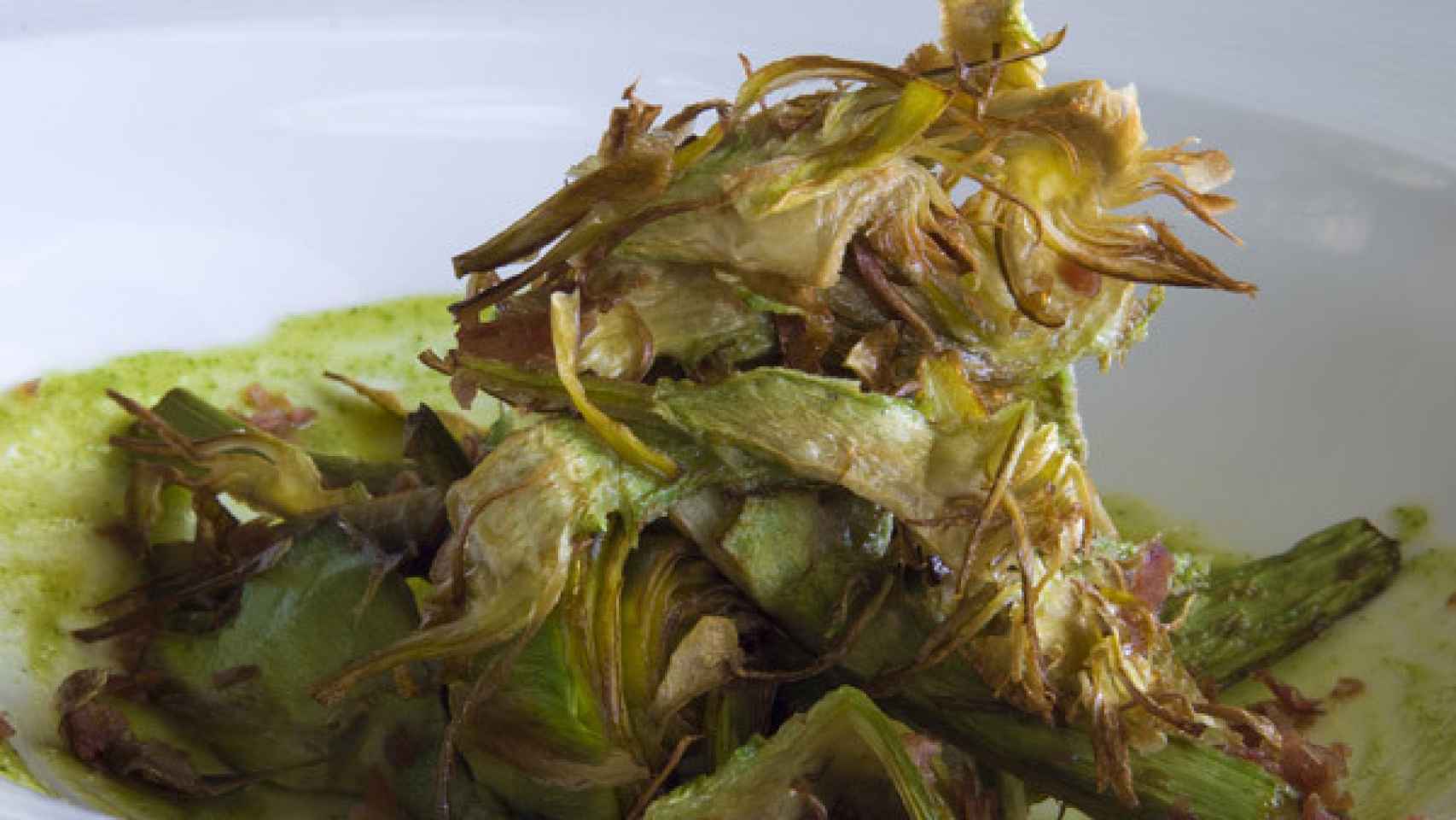 A la brasa, en menestra o en empanada, así es la ruta para comer las mejores alcachofas de España