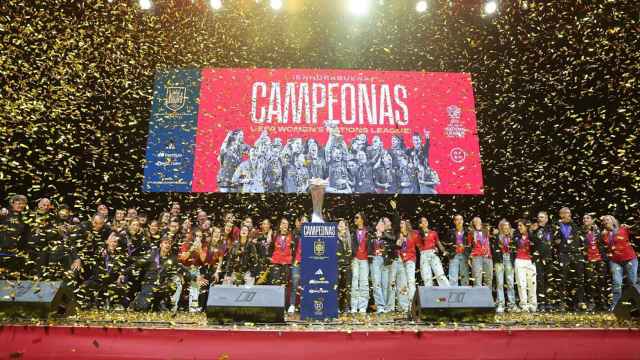 La selección española, durante la celebración del título en la Women's Nations League.