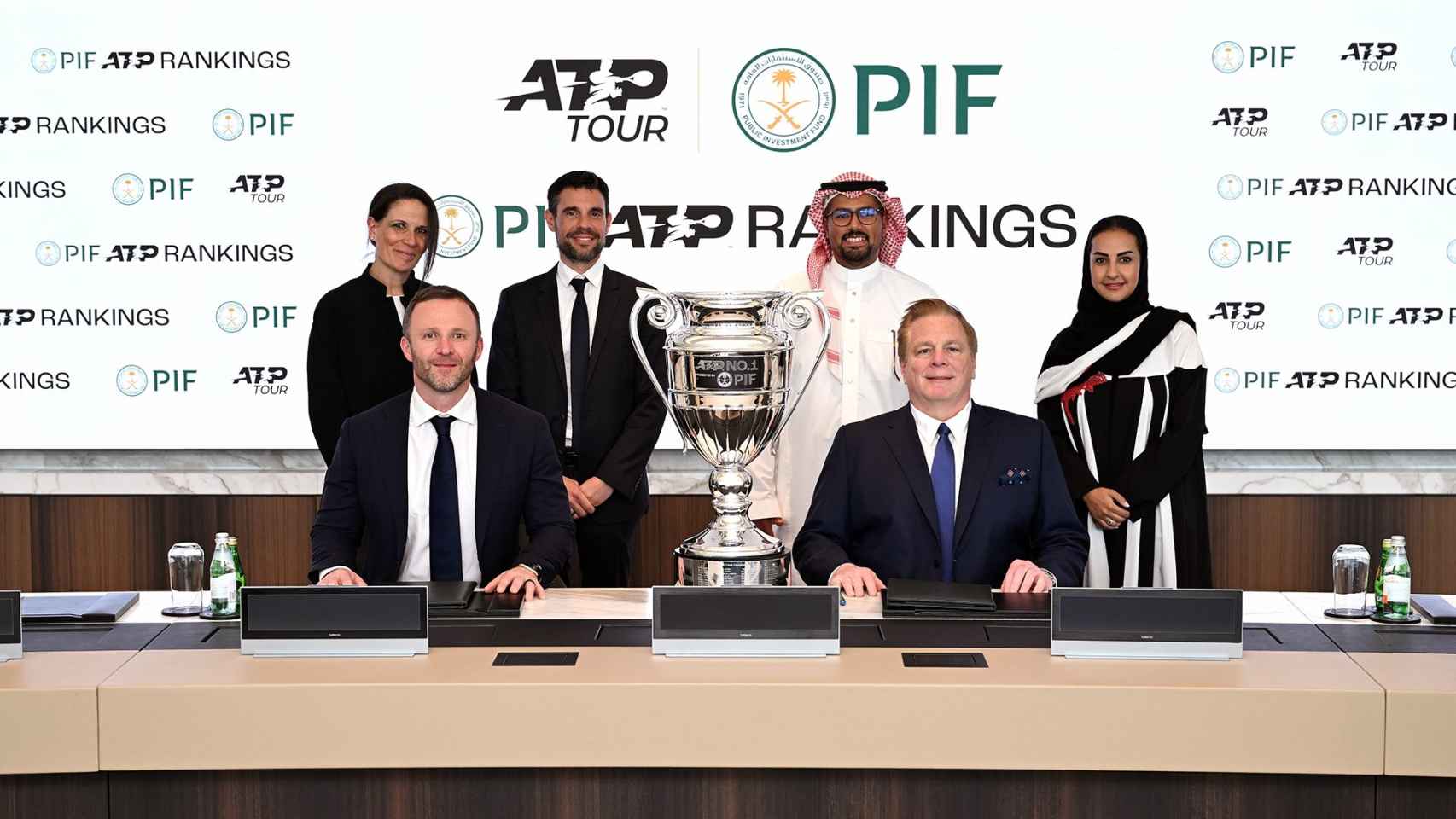 Firma del acuerdo entre ATP y PIF