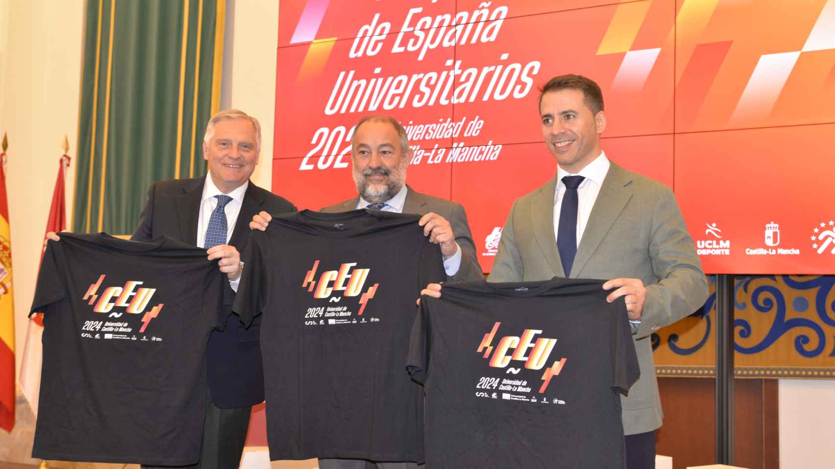 Francisco Cañizares, Julián Garde y Carlos Yuste durante la presentación.