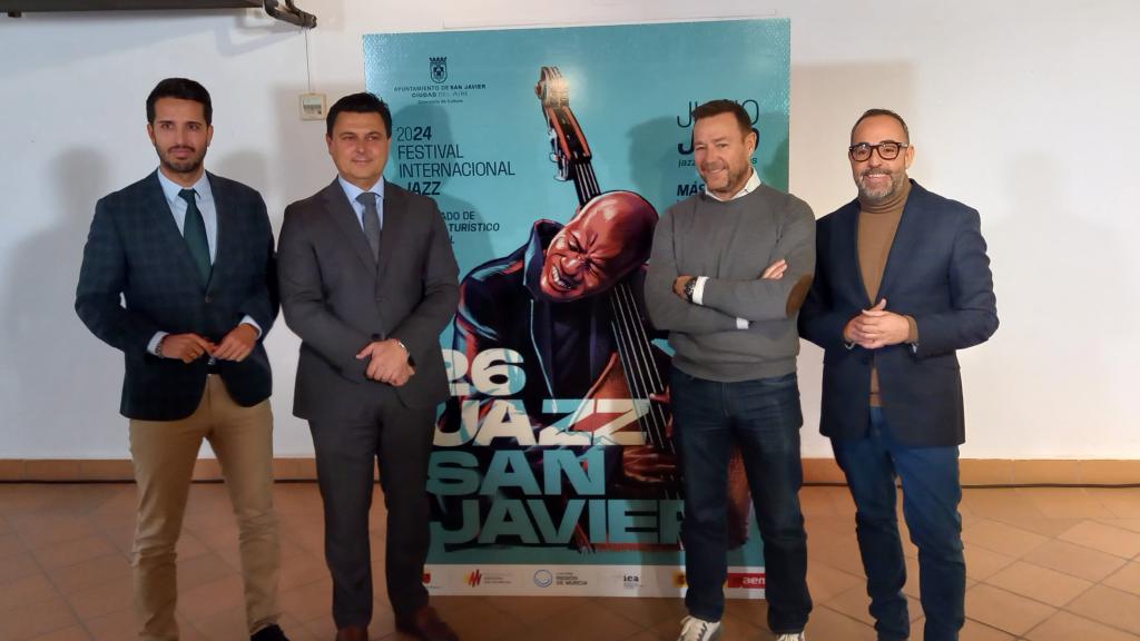 Presentación del cartel del Festival de Jazz de San Javier por el director general de calidad turística de la Región de Murcia, Patricio Sánchez; el alcalde del municipio, José Miguel Luengo; el creador del cartel, Nacho Rodríguez y el director del festival, David Martínez, respectivamente.
