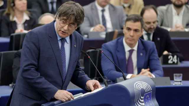 Carles Puigdemont interviene en el Parlamento Europeo ante Pedro Sánchez el pasado 13 de diciembre./