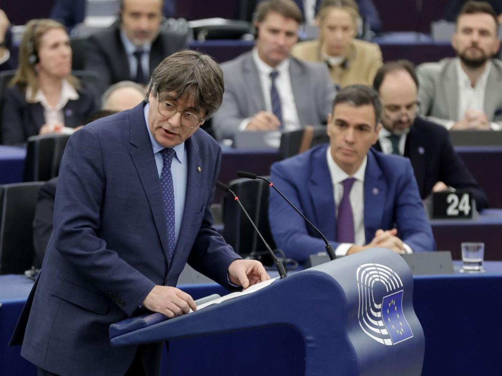 Carles Puigdemont interviene en el Parlamento Europeo ante Pedro Sánchez el pasado 13 de diciembre.