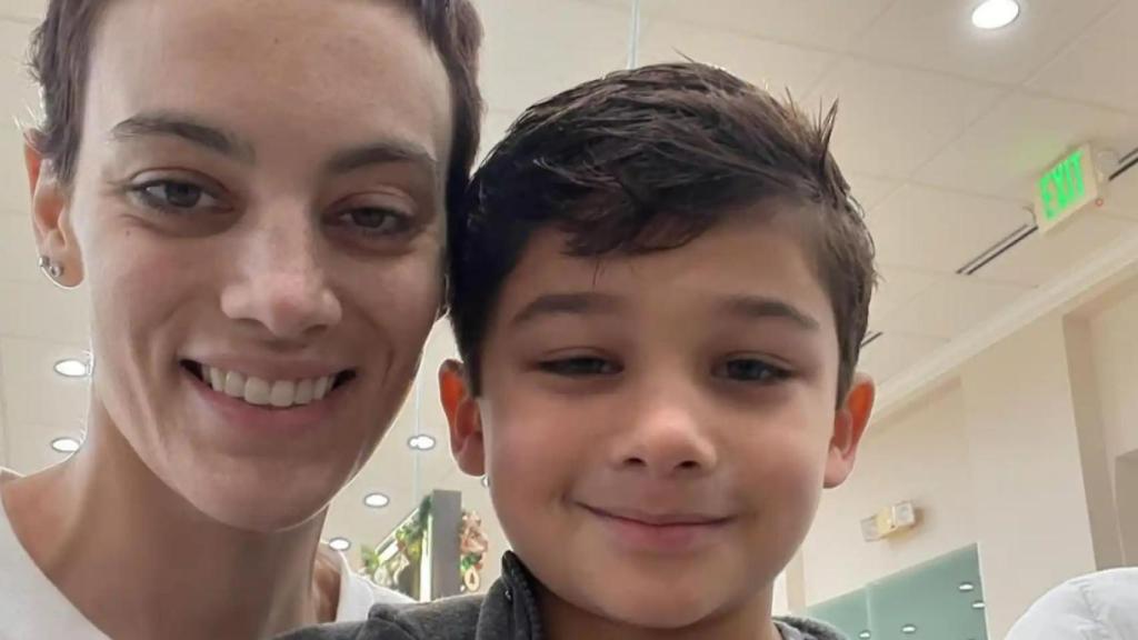 La cantante y su pequeño, en una imagen de redes sociales.