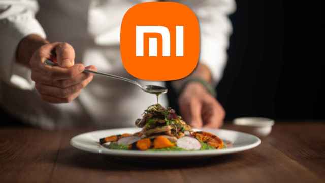 Logo de Xiaomi sobre una imagen de un chef emplatando