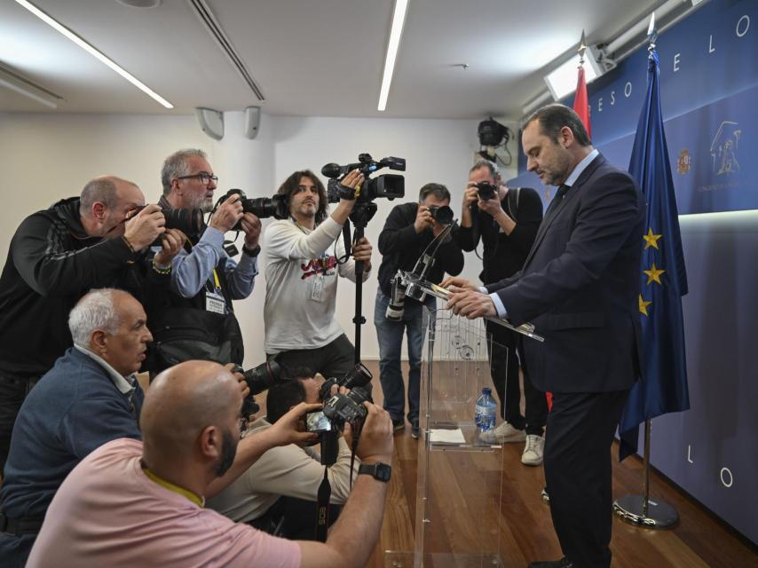El exministro José Luis Ábalos, durante la rueda de prensa que ha ofrecido este martes en el Congreso.