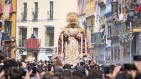 La Virgen de la Esperanza de Triana en la calle Pureza