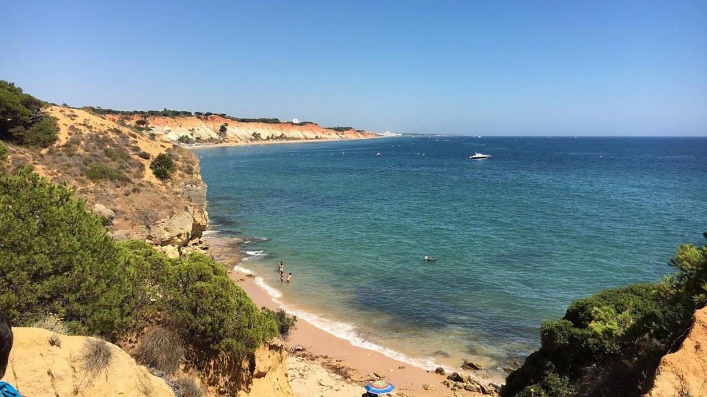 Playa de Falésia, en el Algarve (Portugal).