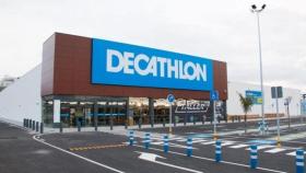 Fachada Decathlon.