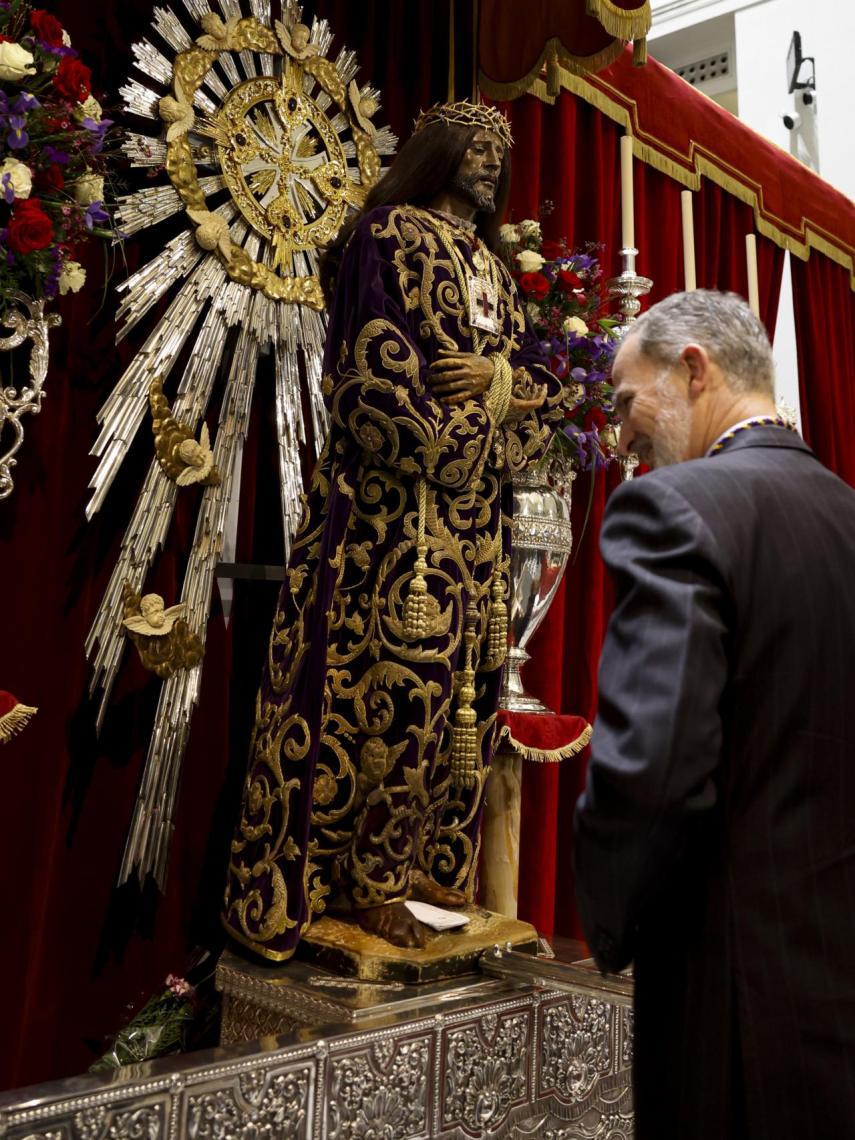 El rey Felipe VI ante el Jesús de Medinaceli.