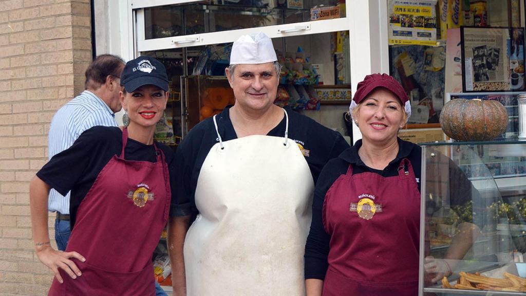 Foto del equipo de la buñolería El Contraste. EE