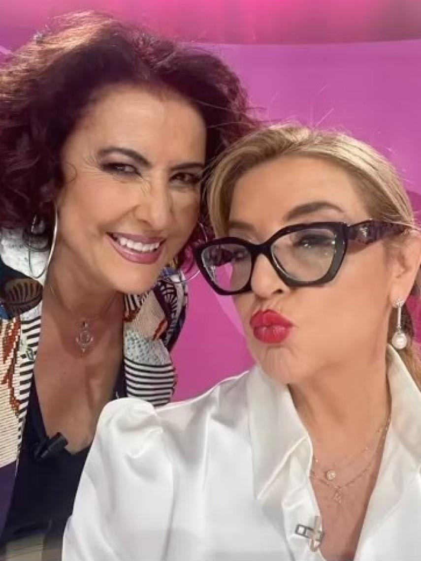 Irma Soriano junto a Inmaculada Casal, en uno de los programas de 'Andalucía de tarde'.