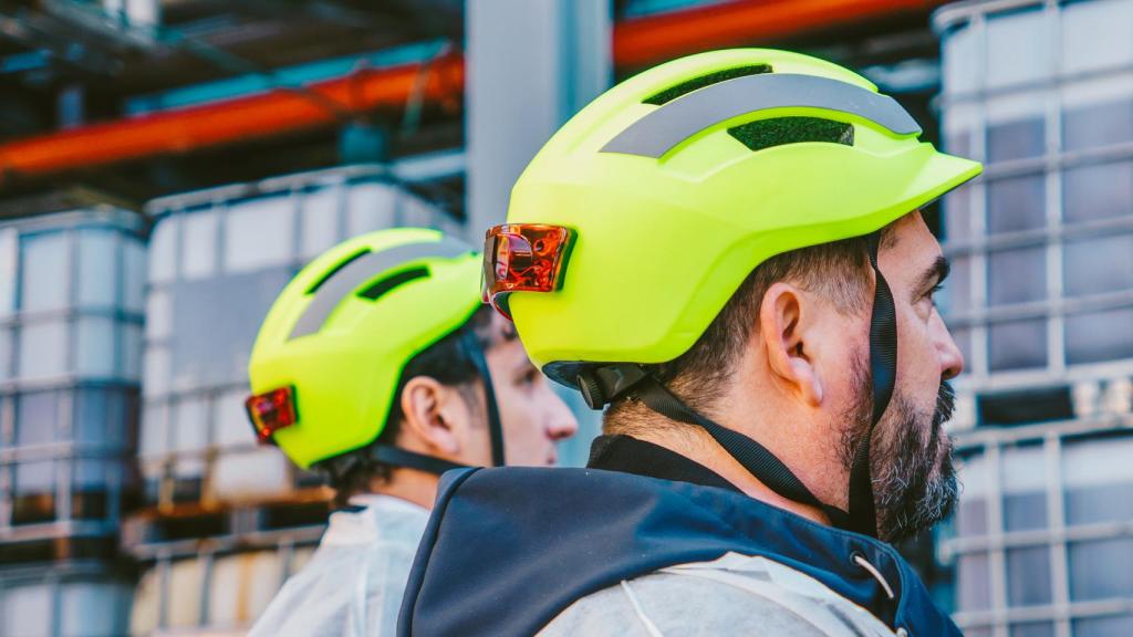 Halo 1 lleva una luz trasera para dar más visibilidad a los operarios.