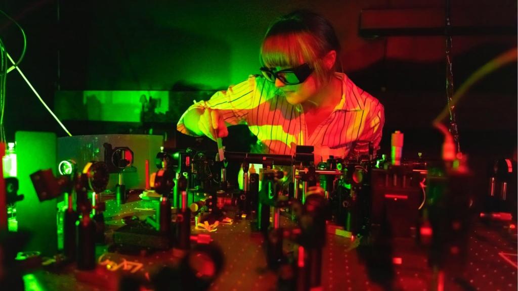 Una de las investigadoras del proyecto en el que ha participado Adam Vallès.