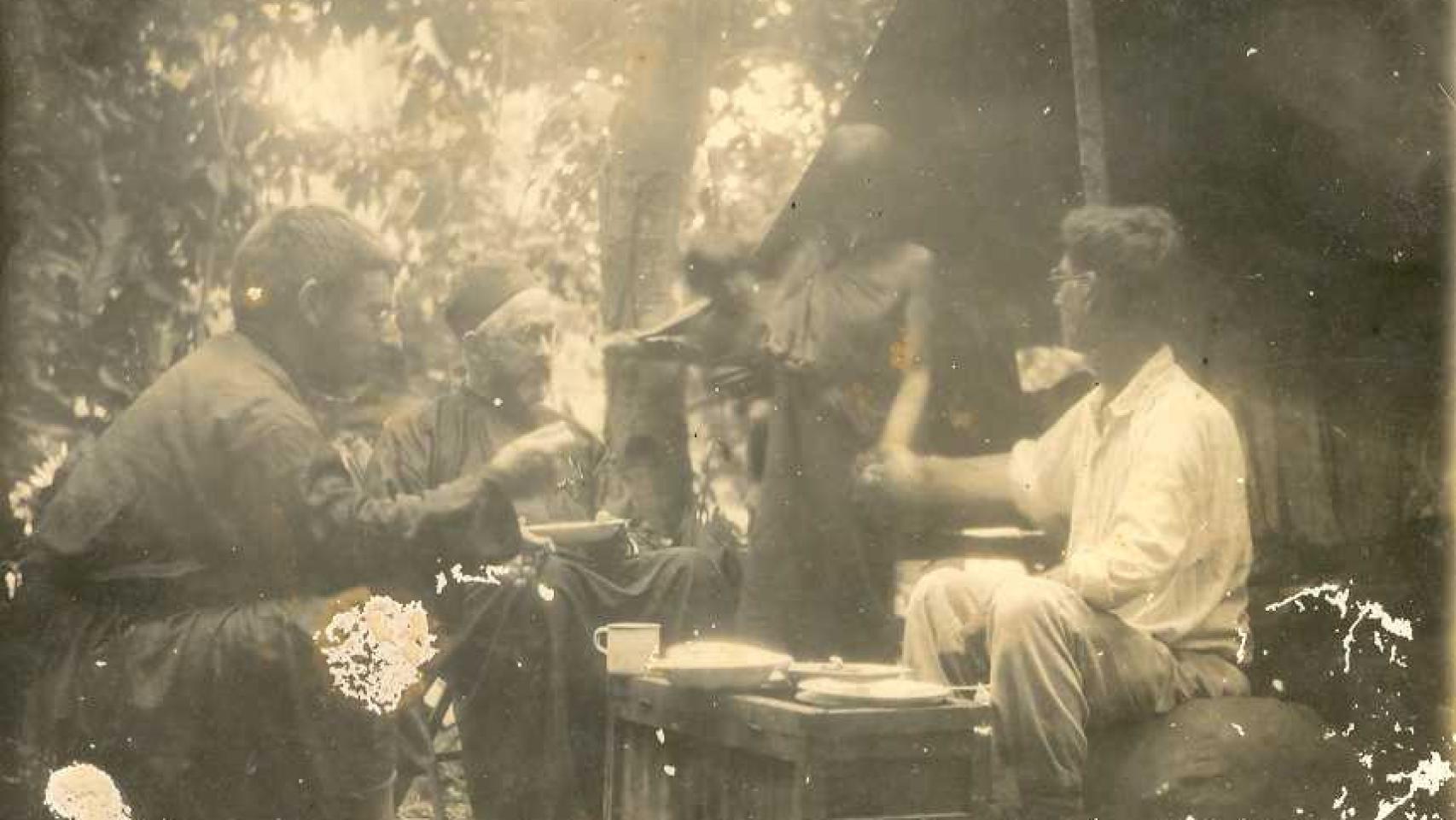 Alfonso Graña en el interior de la selva