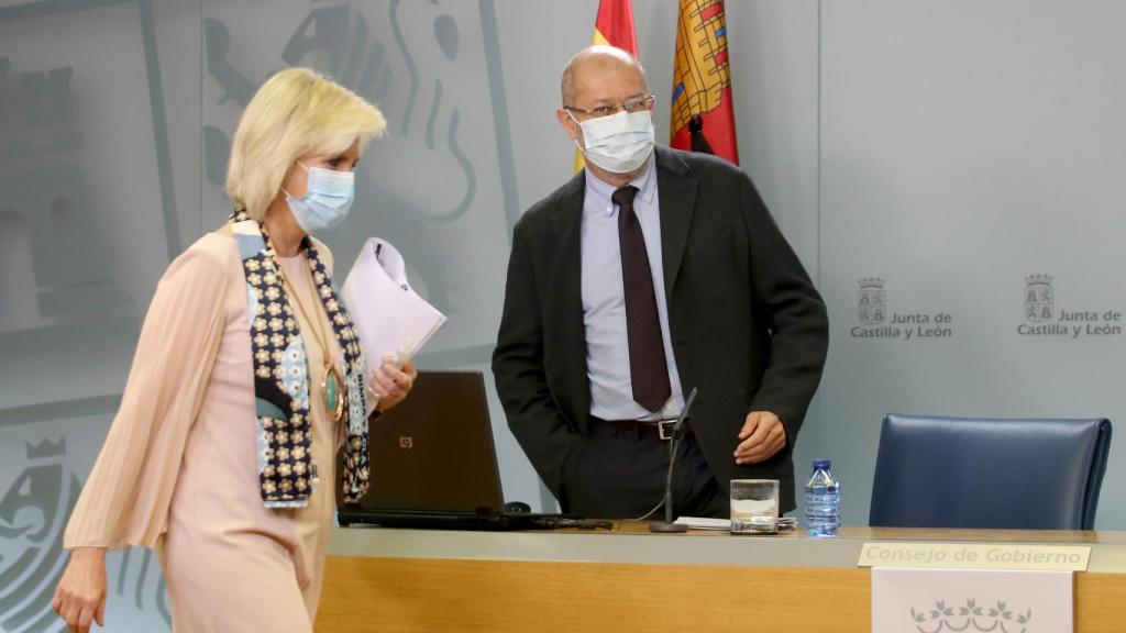 Marzo de 2020, el vicepresidente, portavoz y consejero de Transparencia, Ordenación del Territorio y Acción Exterior, Francisco Igea, comparece en rueda de prensa posterior al Consejo de Gobierno acompañado por la consejera de Sanidad, Verónica Casado