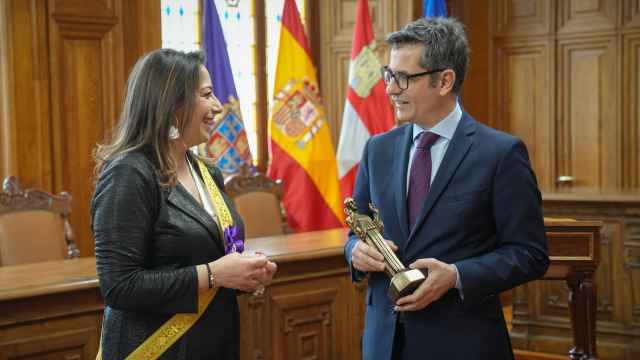 La alcaldesa de Palencia, Miriam Andrés, y el ministro de la Presidencia, Justicia y Relaciones con las Cortes, durante su encuentro de este viernes en Palencia.