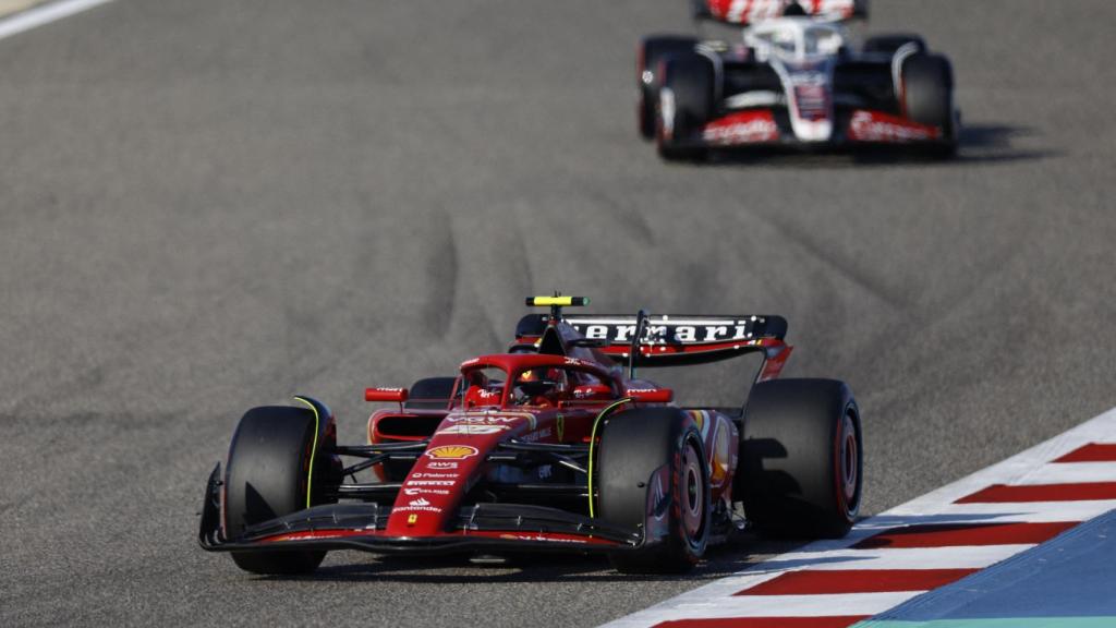Carlos Sainz, durante los terceros entrenamientos libres del GP de Baréin.