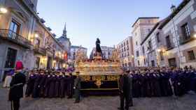 Cofrades portan a Jesús el Pobre, a 6 de abril de 2023, en Madrid (España).