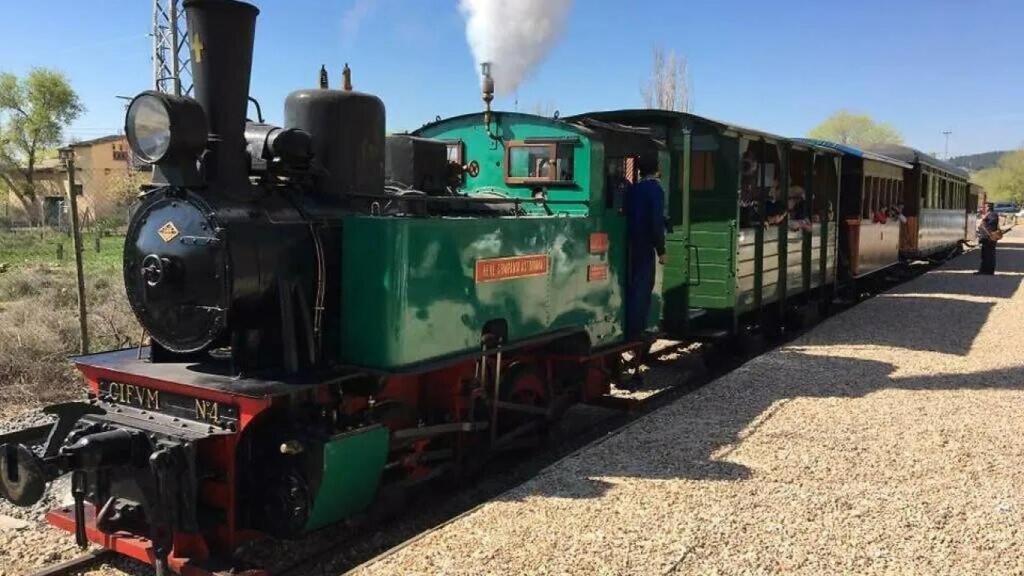 El tren histórico de Madrid que te lleva a uno de los paisajes más bonitos de Madrid.