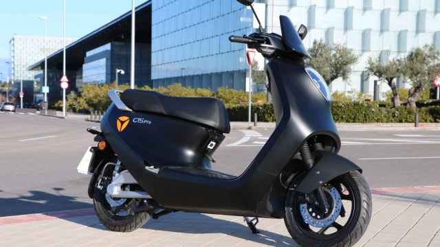 El scooter Yadea C1S Pro es una alternativa sencilla y económica como vehículo eléctrico.