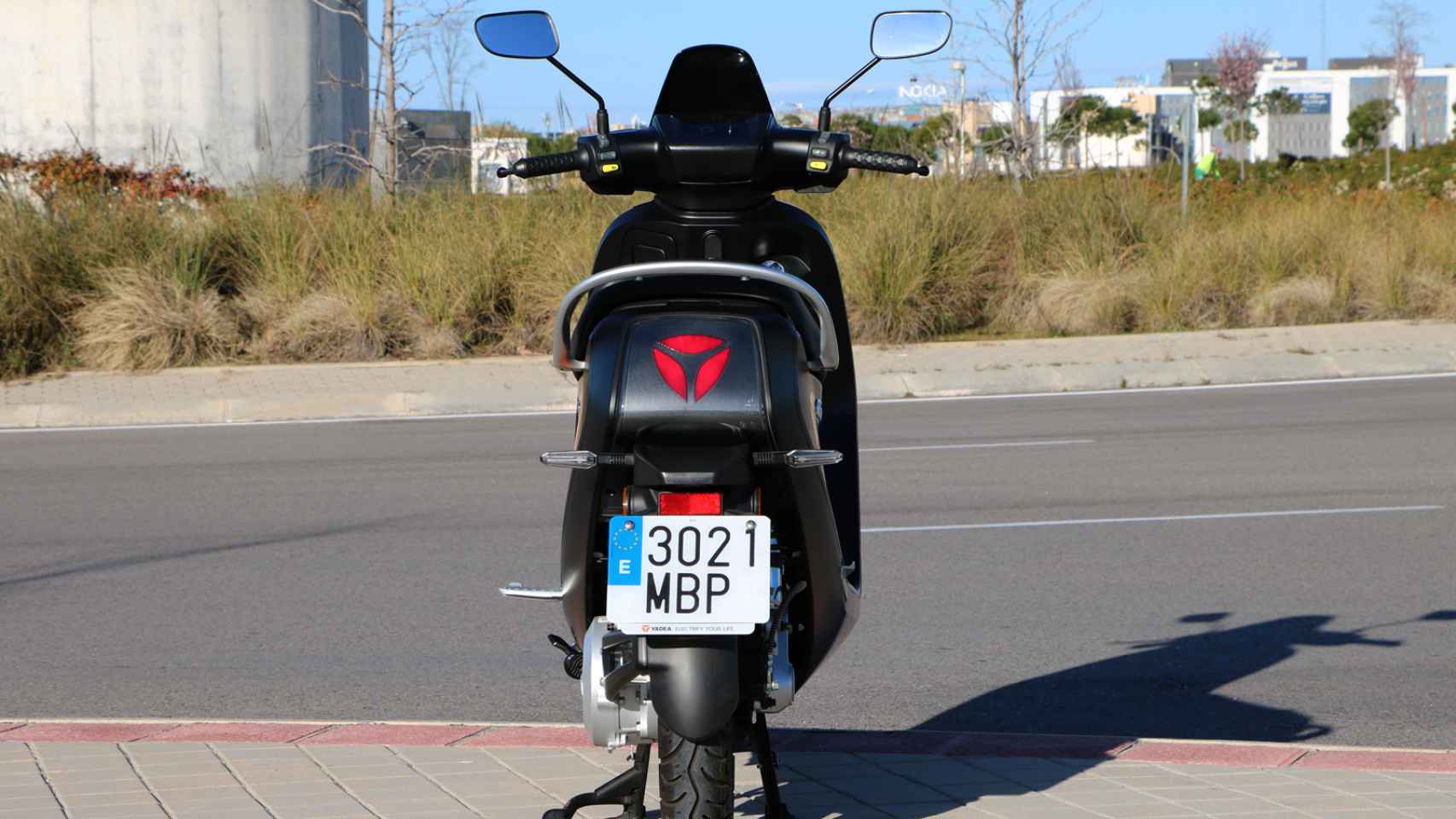 El scooter Yadea C1S Pro alcanza los 80 km/h de velocidad máxima.