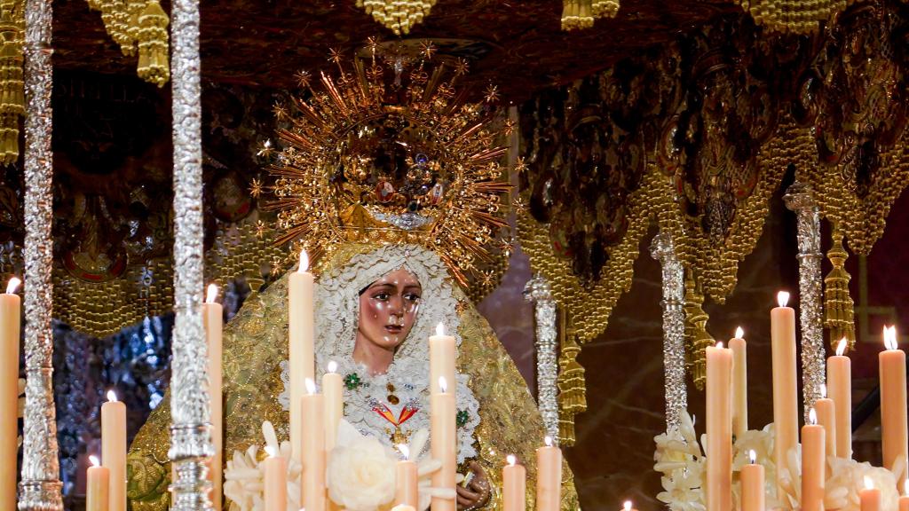 La Macarena, en procesión durante la Madrugada de 2023.